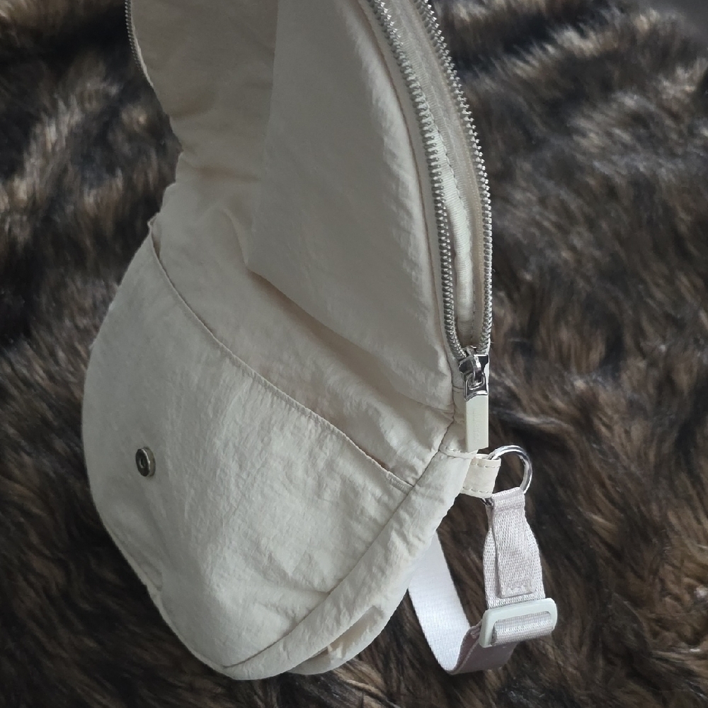 Lululemon Athletica Cream Crossbody Bag - Picture 4 of 8